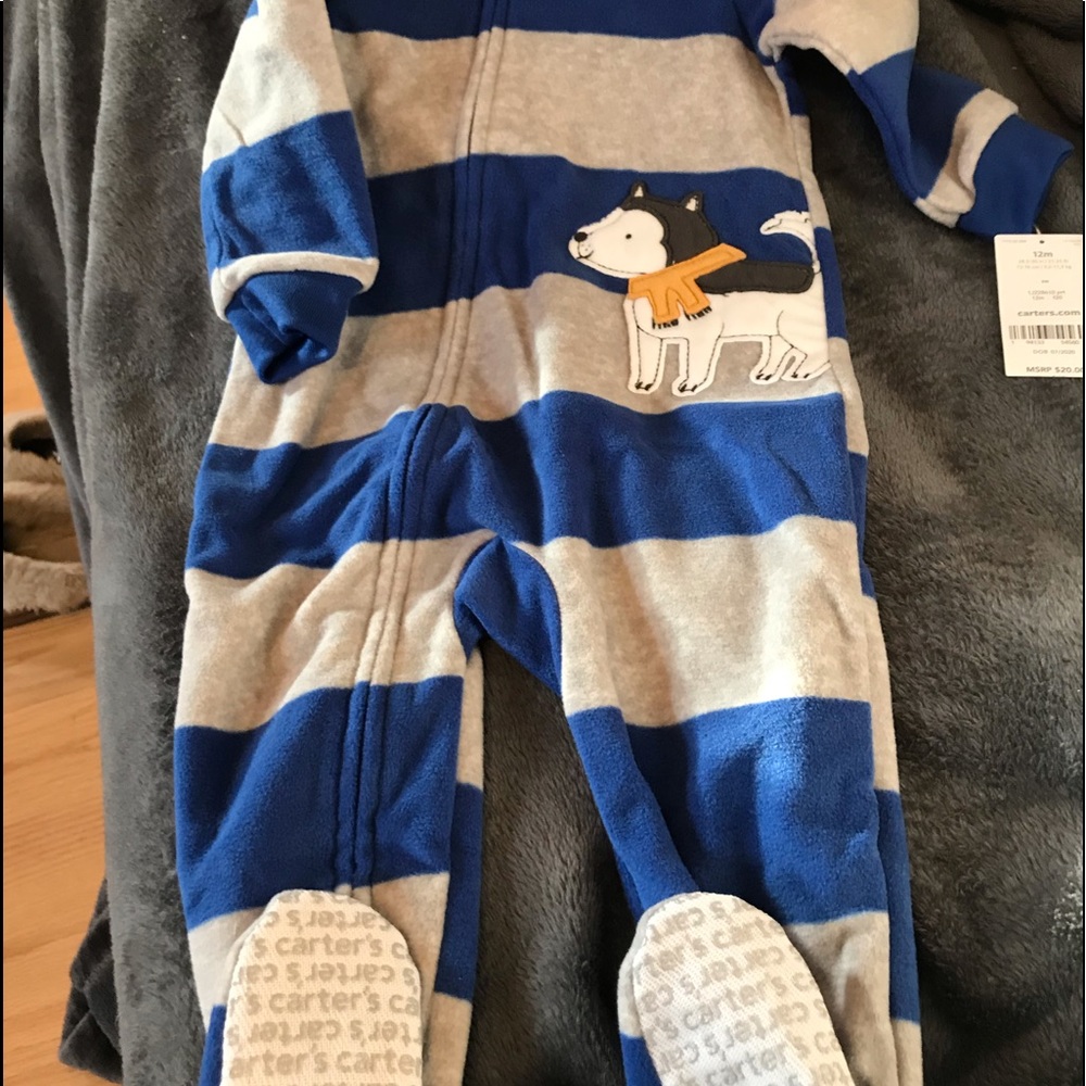 Carter’s 1 piece Footed Pajamas 12 M